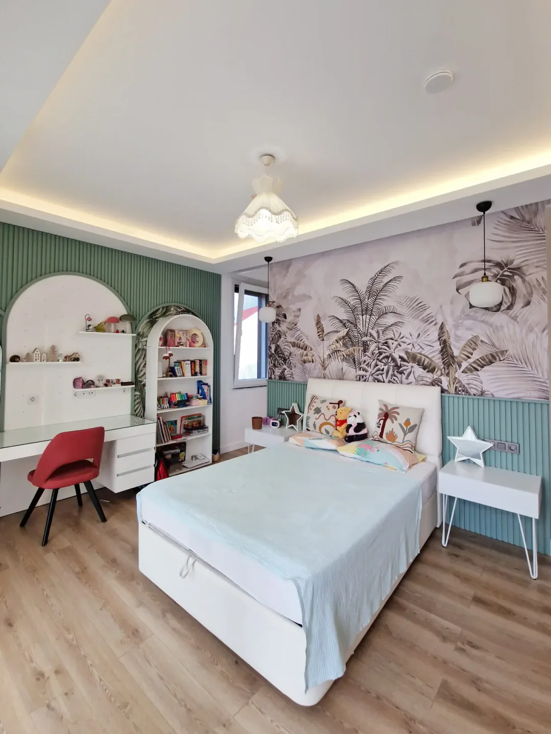 Наполненная светом гостиная в Peker House